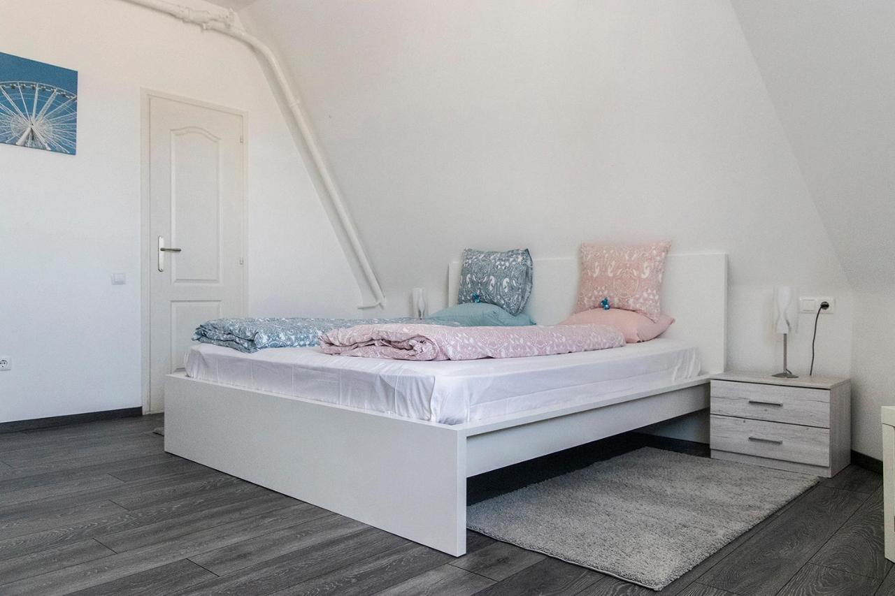 Helena Apartment With View On St. Stephan'S Basilica Budapeste Exterior foto